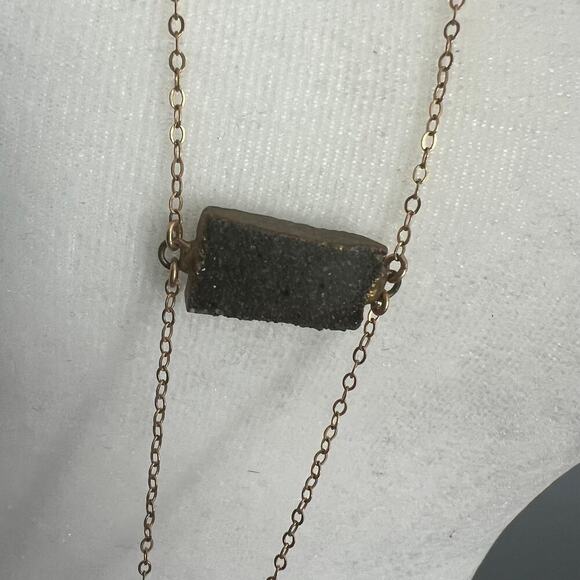 Druzy quartz Y drop bar necklace on gold tone chain - Picture 2 of 6